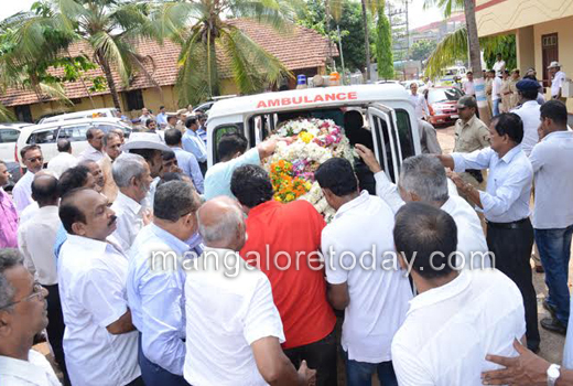 Retired DySP B J Bhandary death: Hundreds bid tearful aideu 1